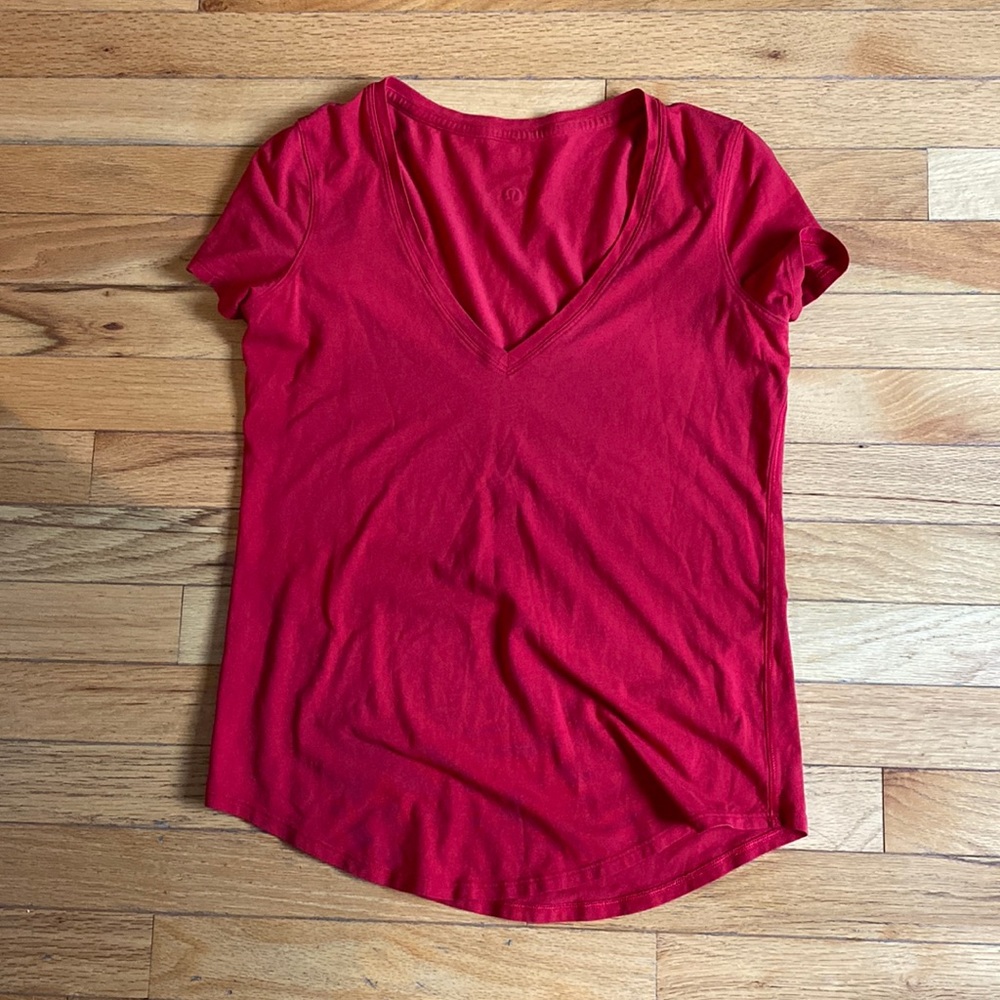 Lululemon V neck tshirt